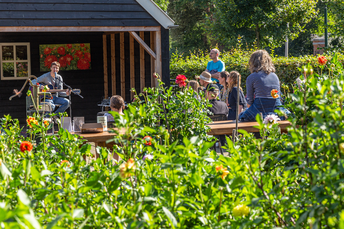 Struinen in de tuinen Zeist tovert tuinen om tot openluchtpodia